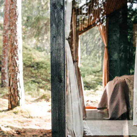 Minimoekki Karjalohjalla Campismo de Luxo Lohja