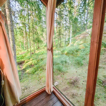 Minimoekki Karjalohjalla Campismo de Luxo Lohja