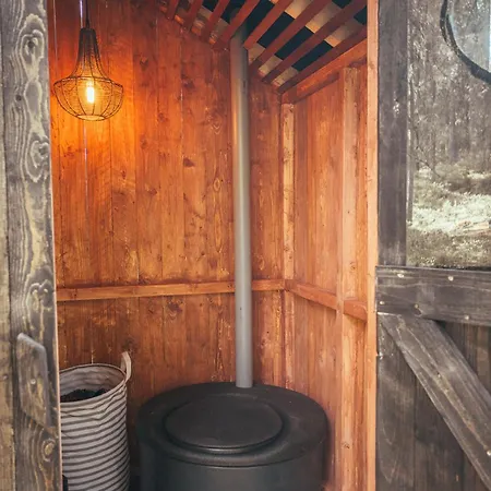 Minimoekki Karjalohjalla Campismo de Luxo Lohja